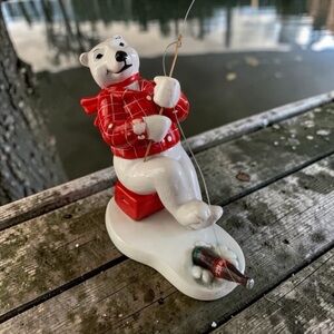 1995 COCA-COLA EXCLUSIVE POLAR BEAR PORCELAIN Figurine ICE FISHING